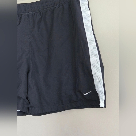 Women's Vintage 90's Nike Performance Mesh Lined Shorts, Size XL - Picture 2 of 3